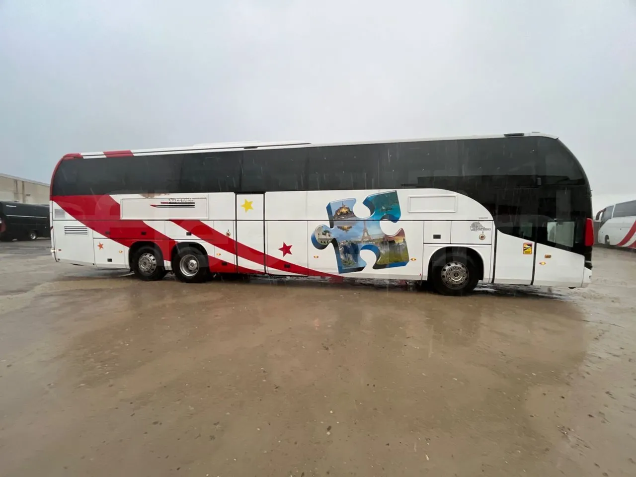 Volvo Beulas Glory B3RJ3C60C - Euro 6 - 345 kW - 14.600 mt - right side doors closed