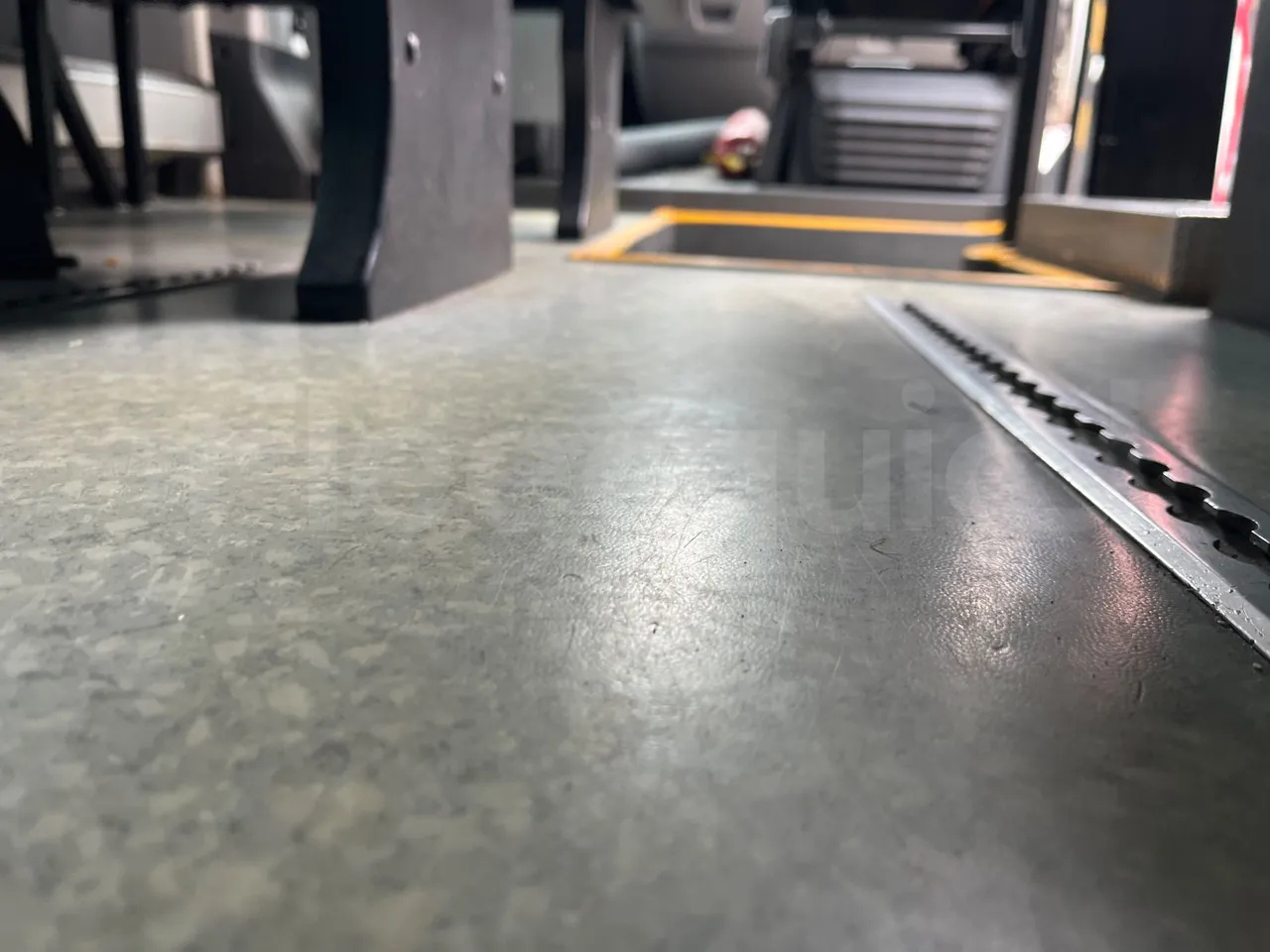 Fiat Ducato 250EDMMCBZL - EUR4 - 115.5kW - 6.363m - seat brackets photo