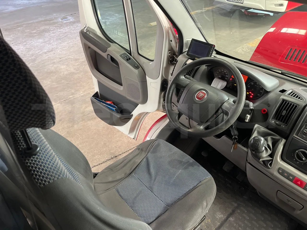 Fiat Ducato 250EDMMCBZL - EUR4 - 115.5kW - 6.363m - driver's seat photo