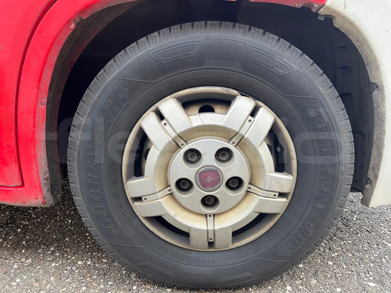 Fiat Ducato 250EDMMCBZL - EUR4 - 115.5kW - 6.363m - front left tire measurements