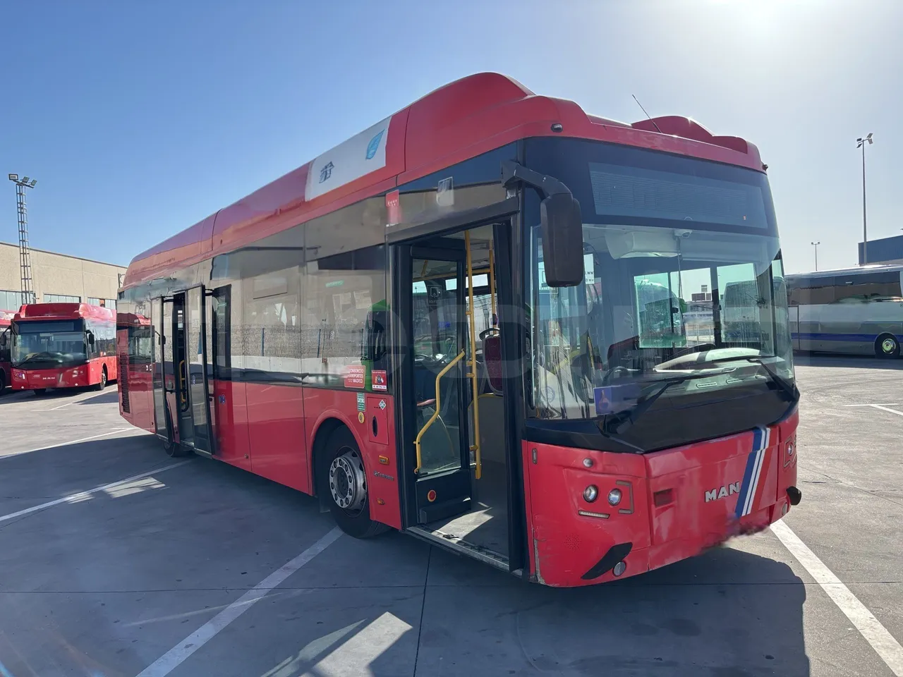 Man Castrosua - 3/4 Front Right Side Doors Open