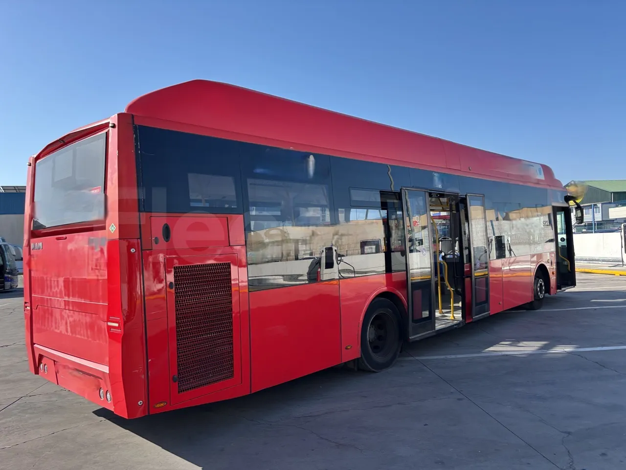 Man Castrosua - 3/4 Rear Right Side Doors Open