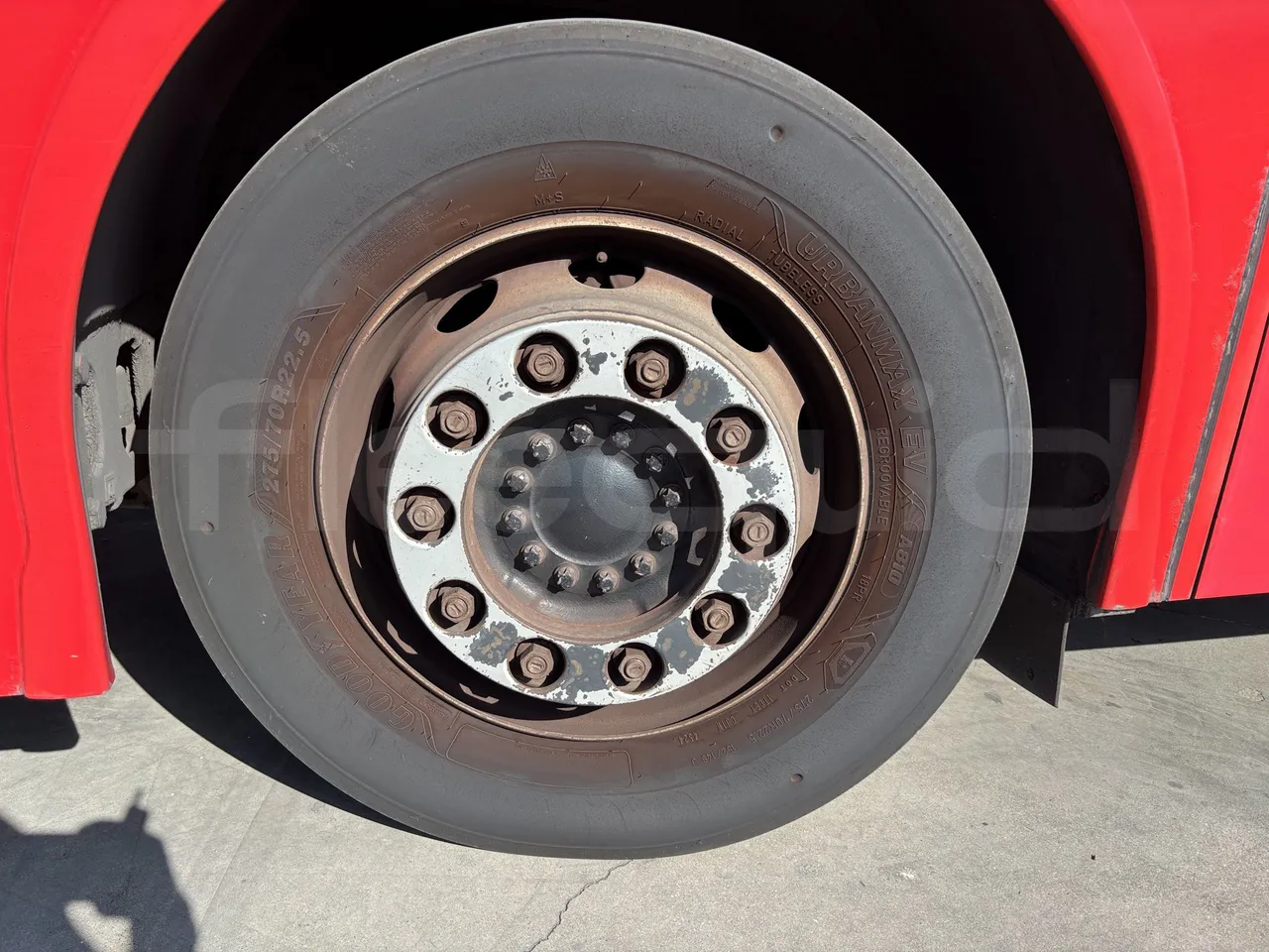 Man Castrosua - First Axle Left Side: Complete Tyre