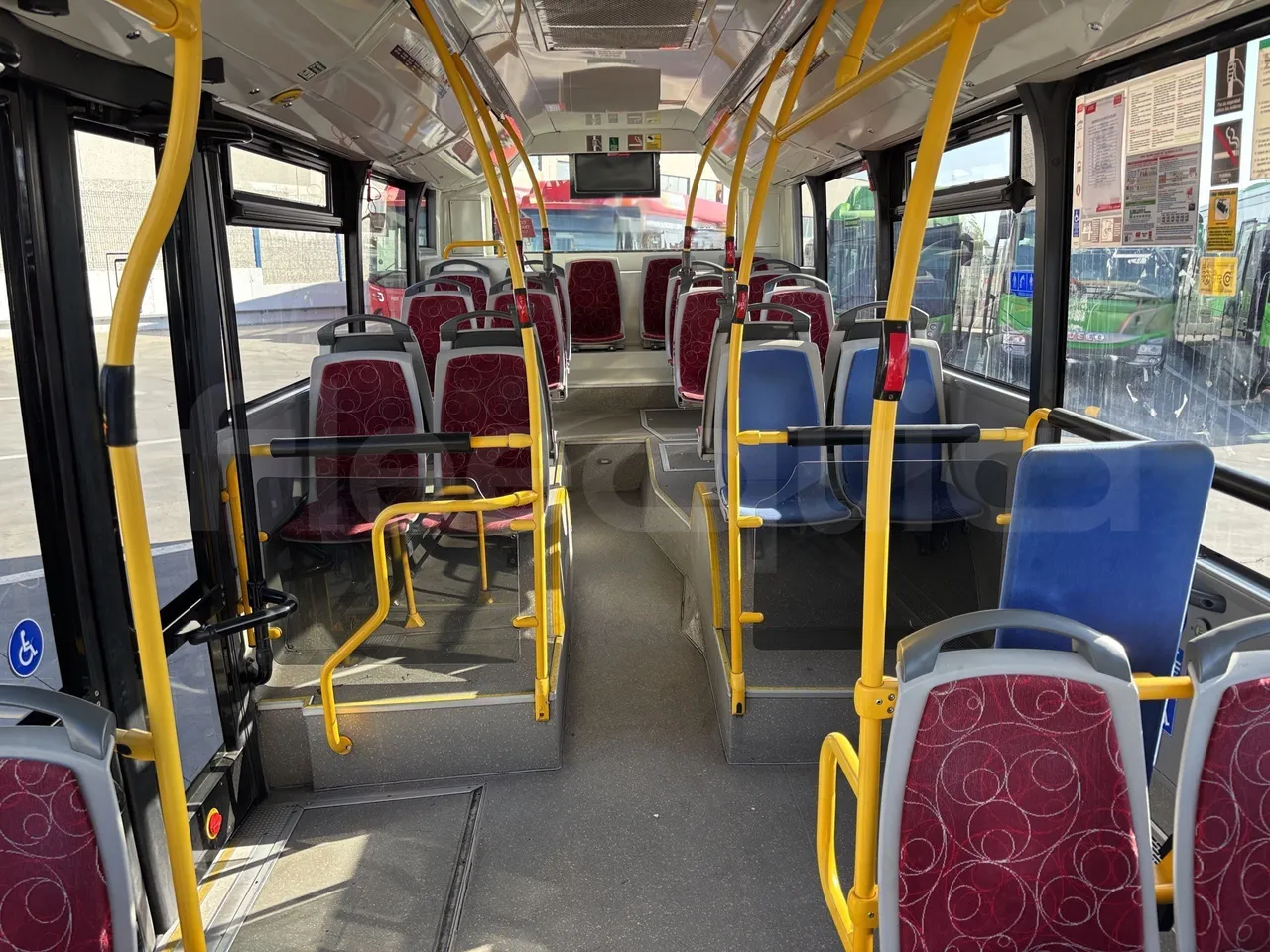 Man Castrosua - Reverse Seats From Middle Position