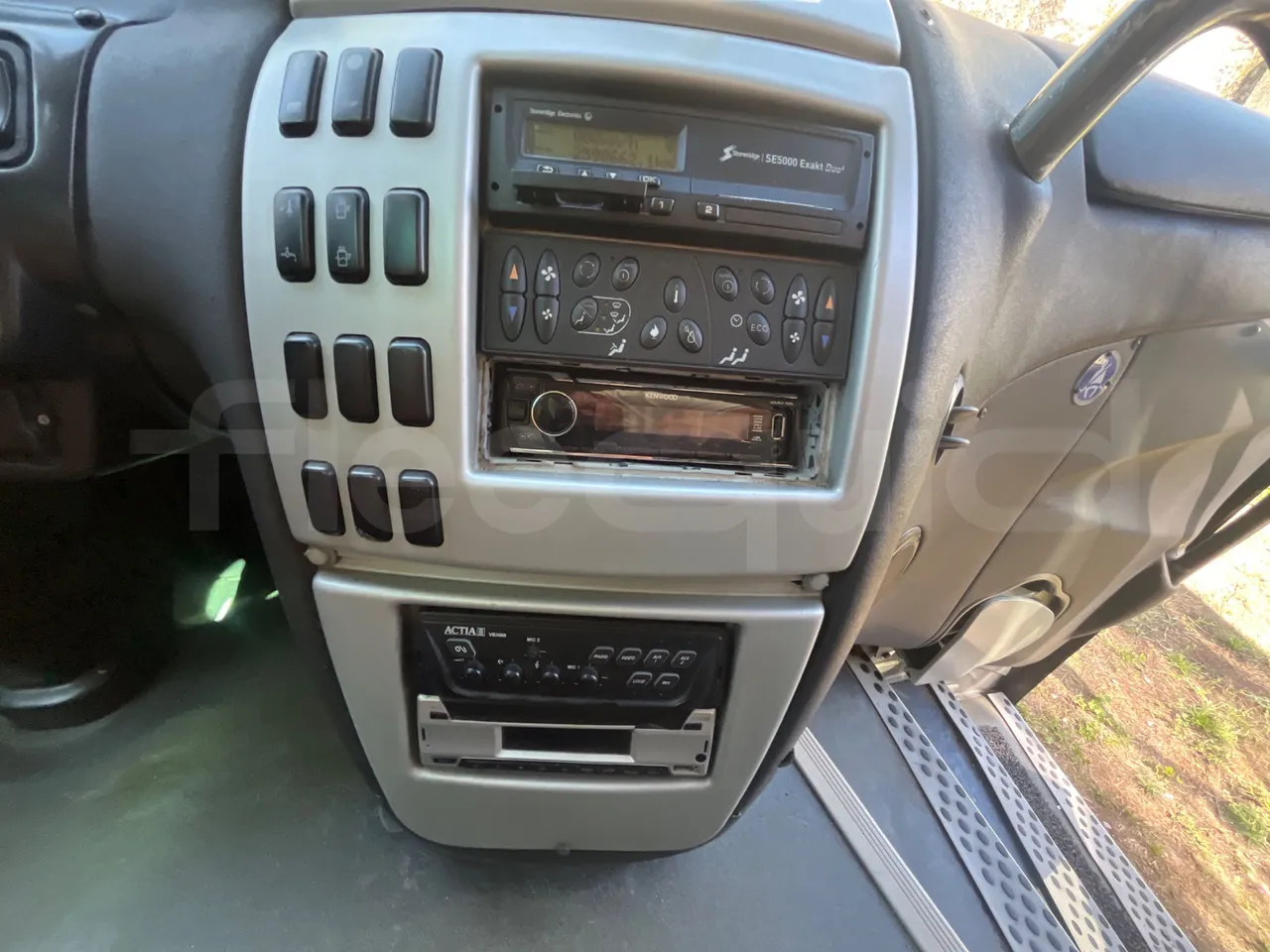 Scania Irizar K420EB -EUR4-309kW-12.92m - radio accessories photo