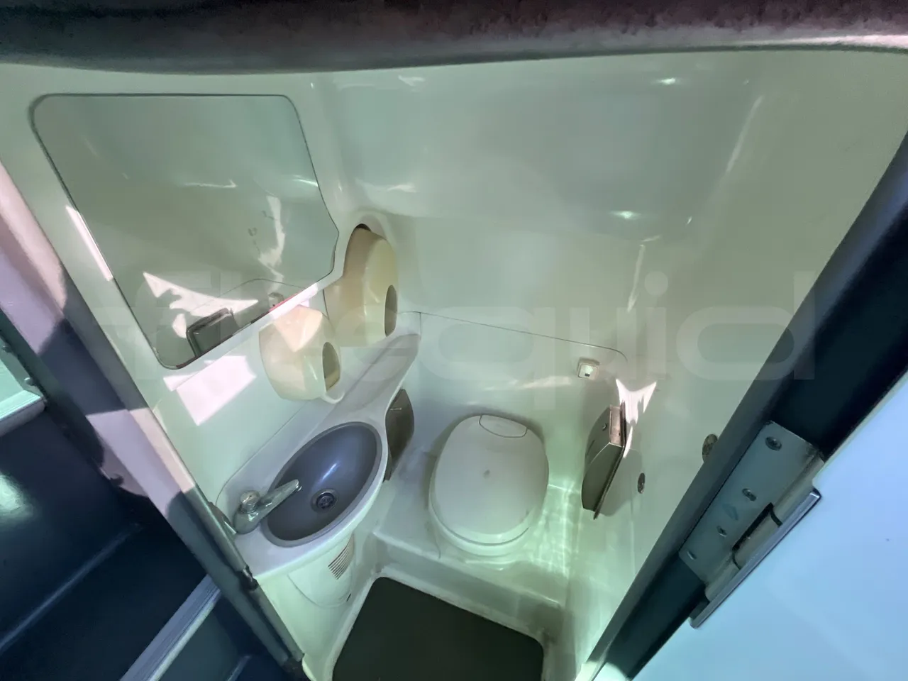 Scania Irizar K420EB -EUR4-309kW-12.92m - toilette accessories photo