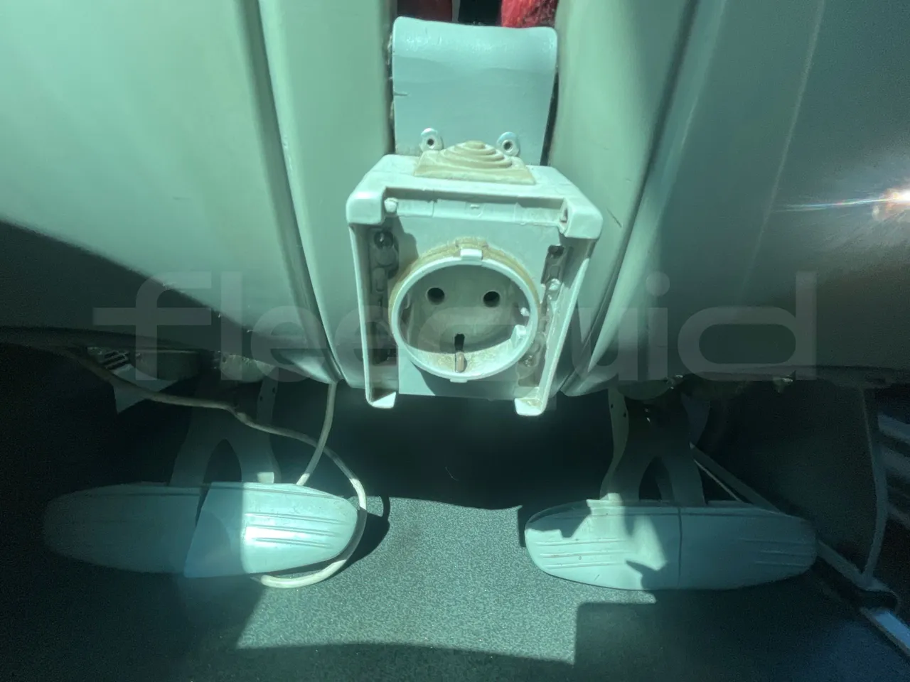 Scania Irizar K420EB -EUR4-309kW-12.92m - usb charging detail