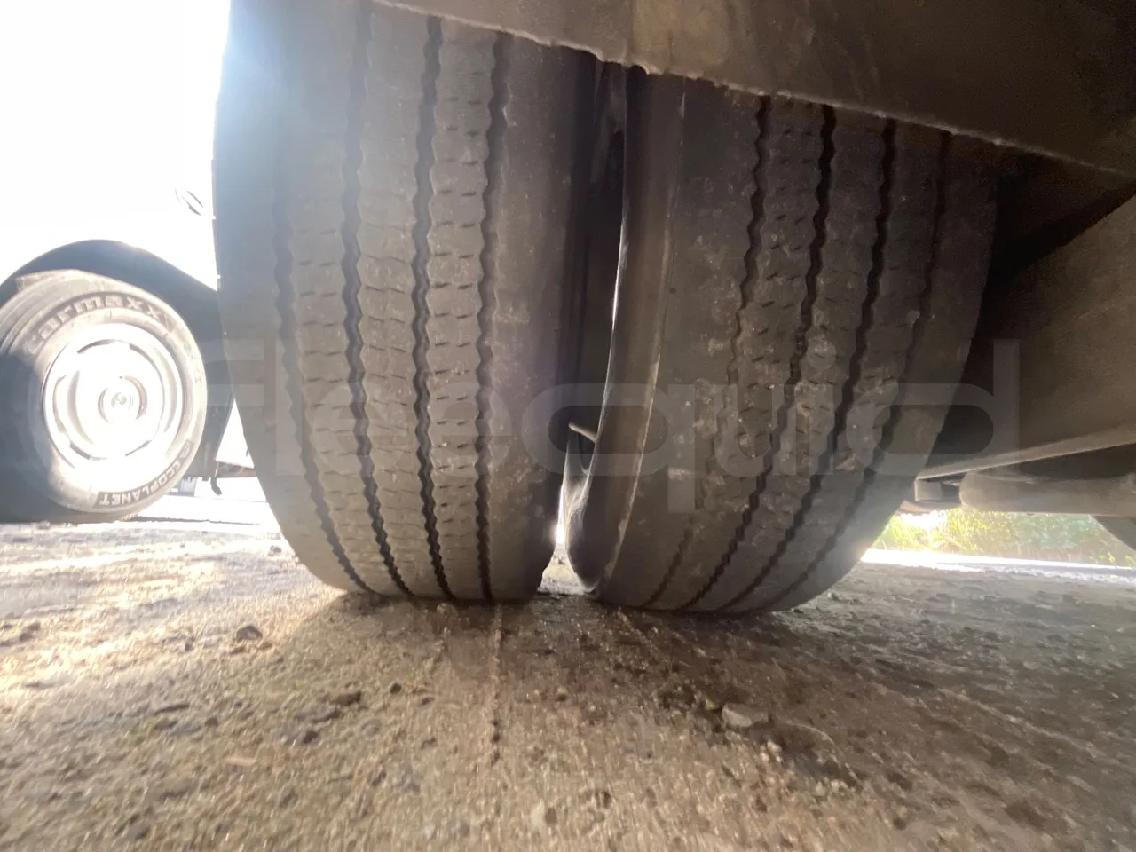 Scania Irizar K420EB -EUR4-309kW-12.92m - tread condition front tires left