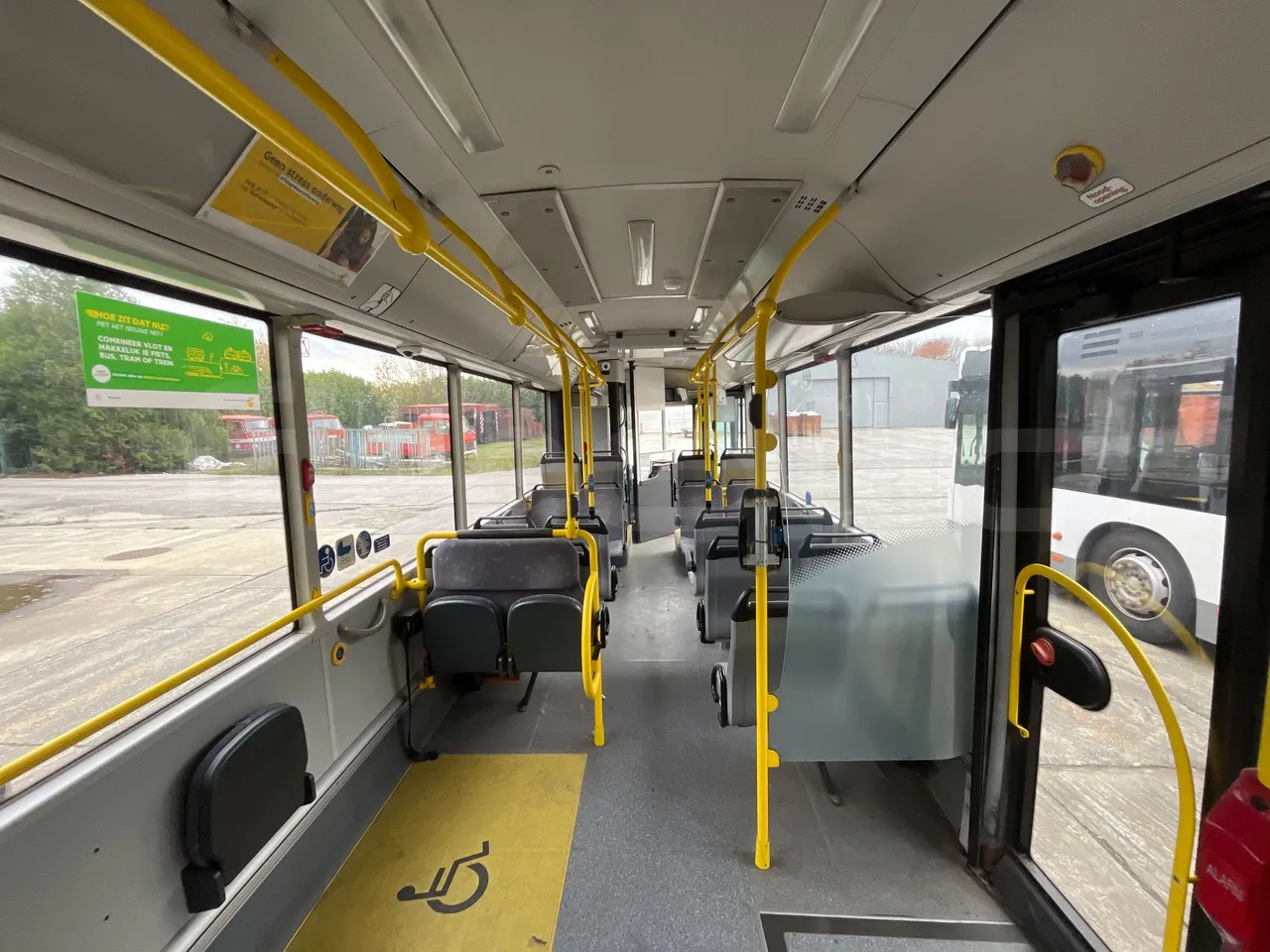 Man Lion's City A21 - EUR5 - 206kW - 11.980m - forward view middle aisle