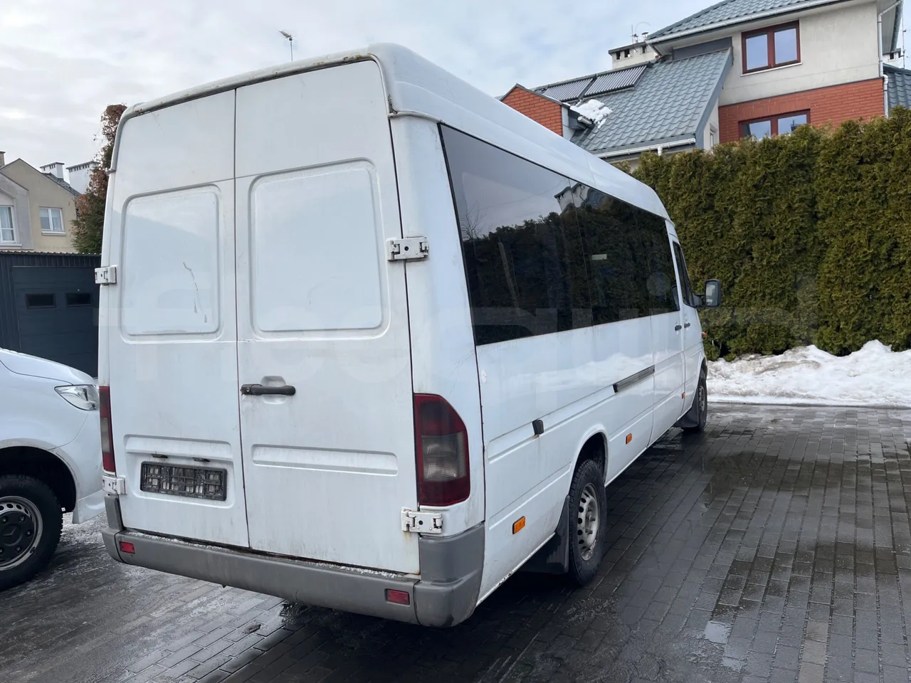 Mercedes-Benz 313 CDI   CDI - Euro3 - 95kW - 5.640mt - 3/4 right rear doors closed