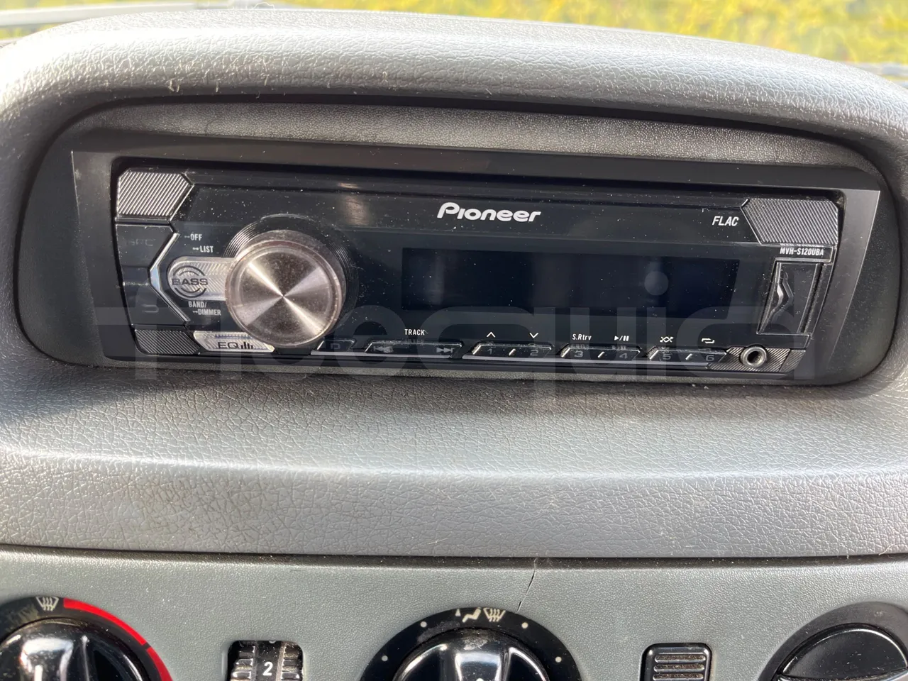 Mercedes-Benz 313 CDI   CDI - Euro3 - 95kW - 5.640mt - radio accessories photo