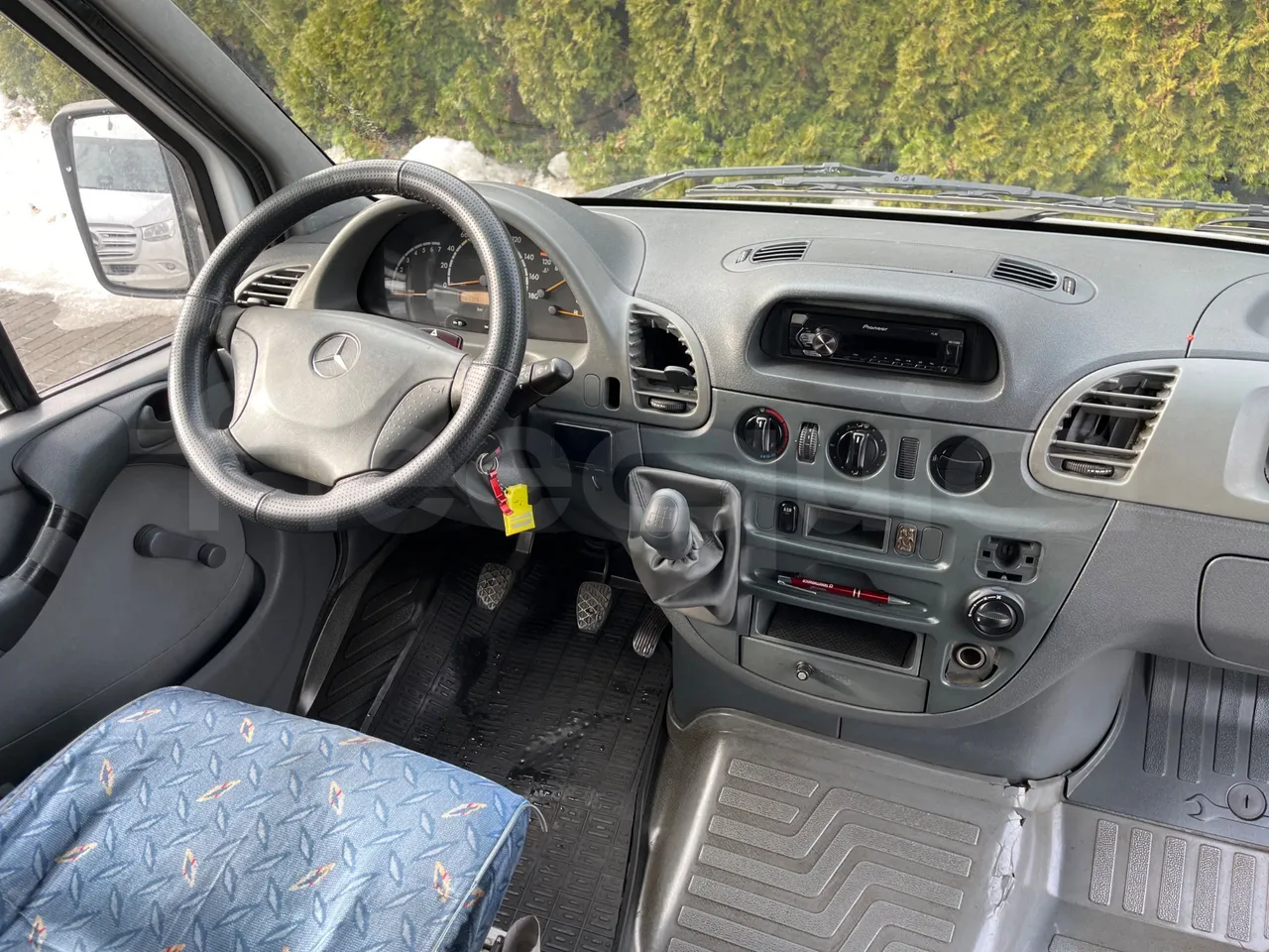 Mercedes-Benz 313 CDI   CDI - Euro3 - 95kW - 5.640mt - buttons panels on