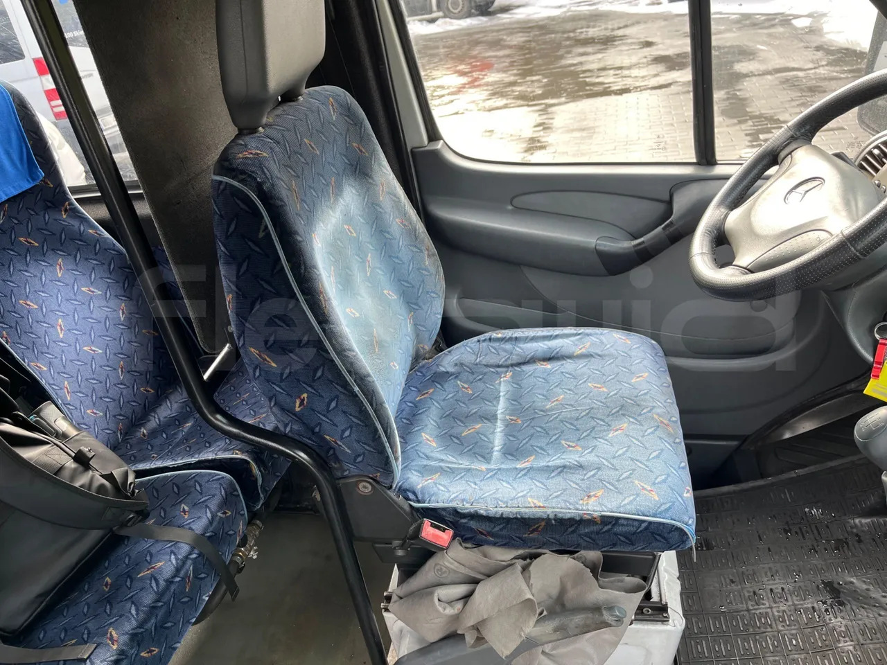 Mercedes-Benz 313 CDI   CDI - Euro3 - 95kW - 5.640mt - driver's seat photo