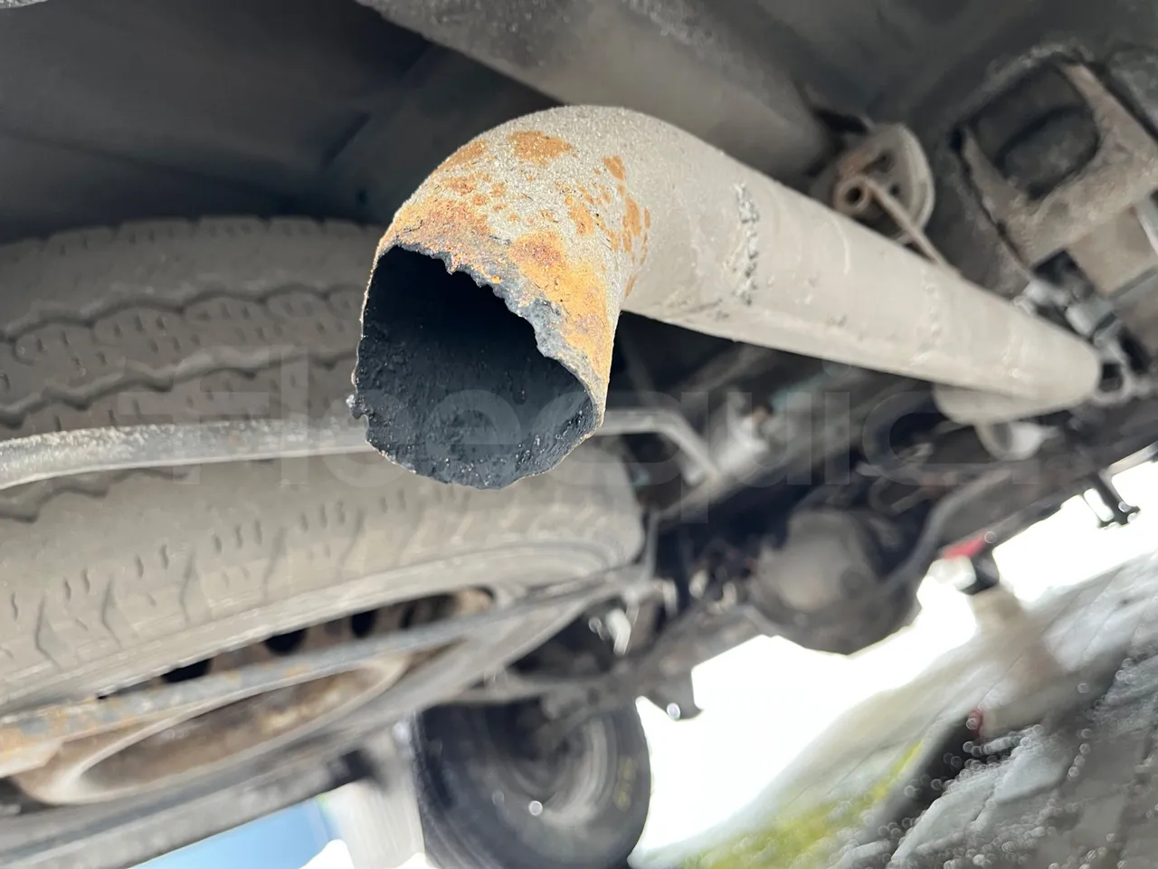 Mercedes-Benz 313 CDI   CDI - Euro3 - 95kW - 5.640mt - exhaust photo