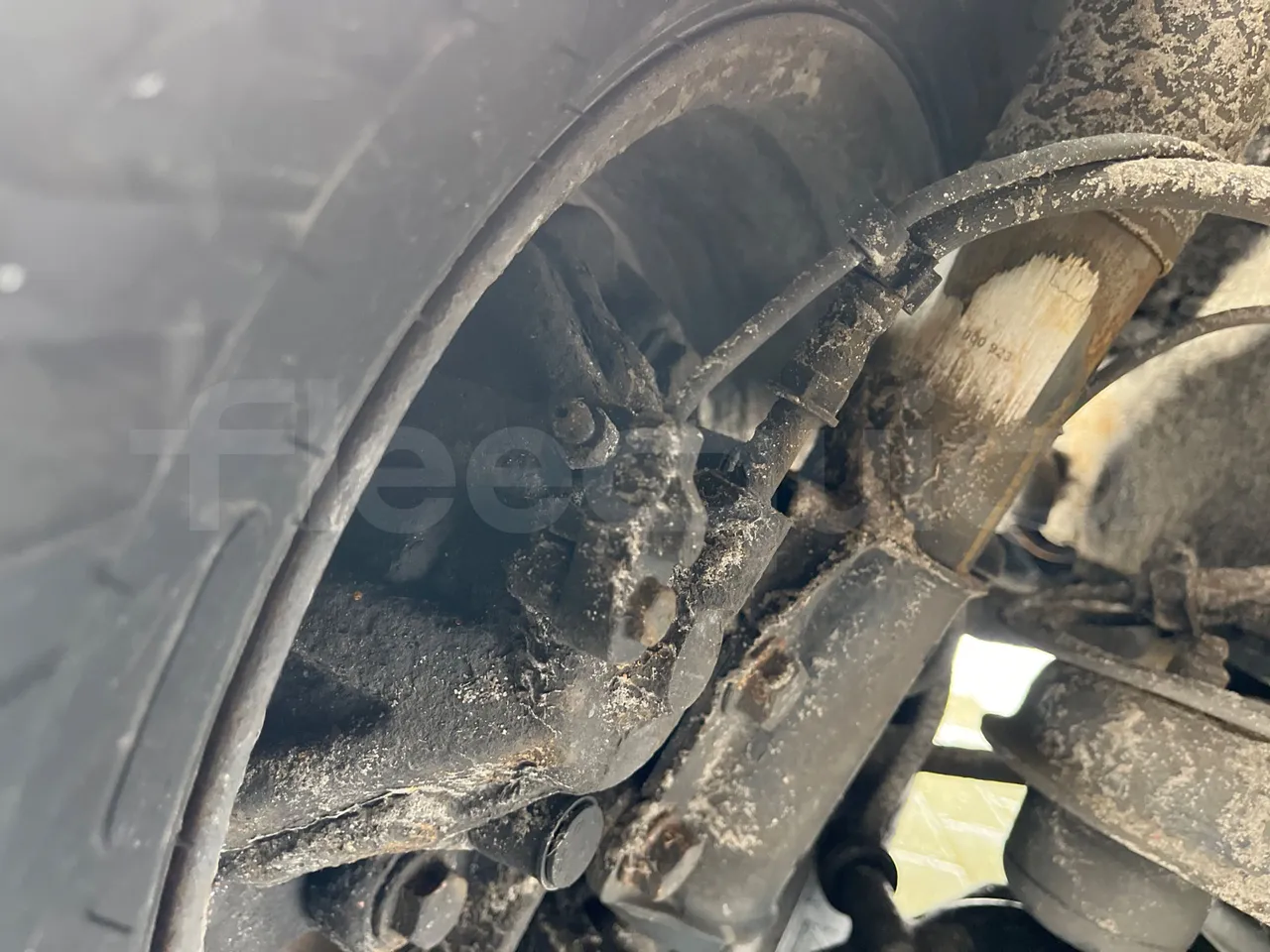 Mercedes-Benz 313 CDI   CDI - Euro3 - 95kW - 5.640mt - front brake calipers left