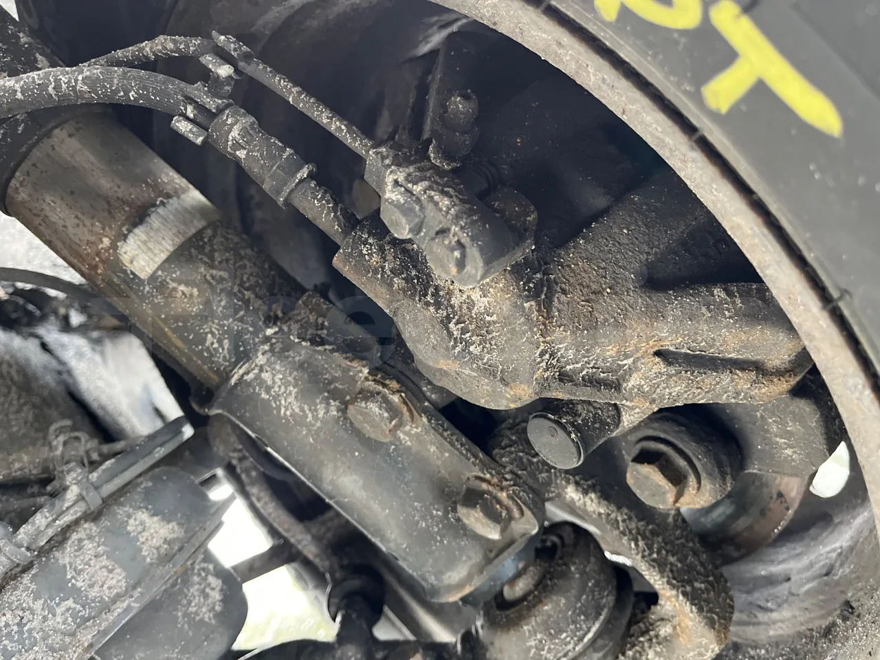 Mercedes-Benz 313 CDI   CDI - Euro3 - 95kW - 5.640mt - front brake calipers right