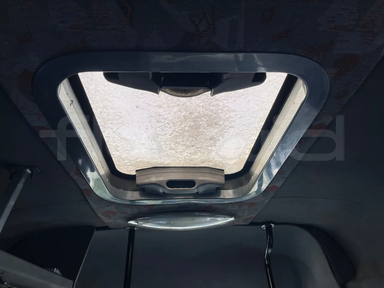 Mercedes-Benz 313 CDI   CDI - Euro3 - 95kW - 5.640mt - roof hatch 1