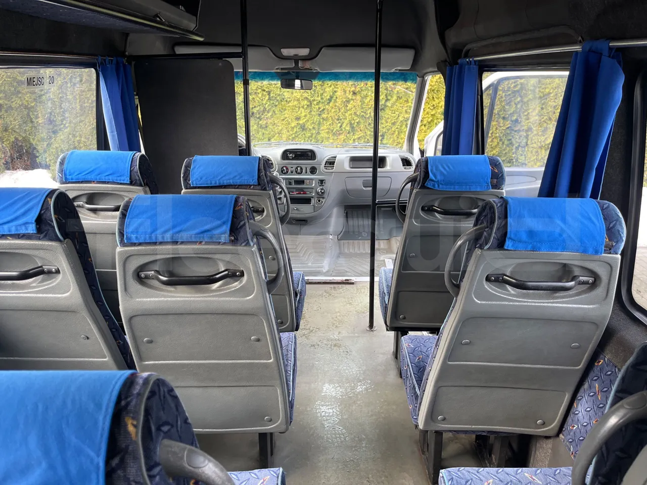 Mercedes-Benz 313 CDI   CDI - Euro3 - 95kW - 5.640mt - forward view middle aisle