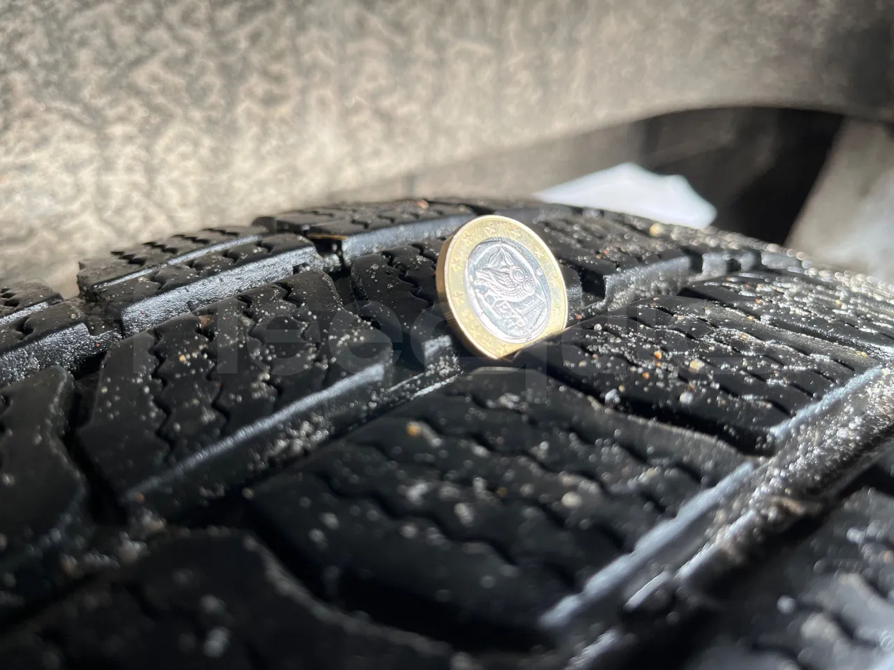 Mercedes-Benz 313 CDI   CDI - Euro3 - 95kW - 5.640mt - tread condition second axle tires left