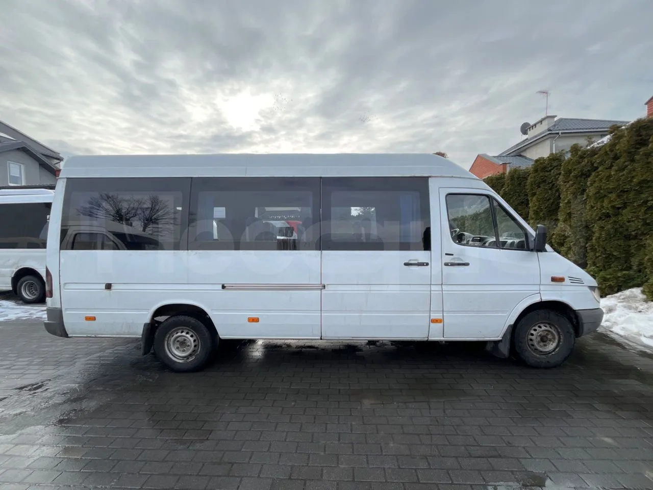 Mercedes-Benz 313 CDI   CDI - Euro3 - 95kW - 5.640mt - right side doors closed