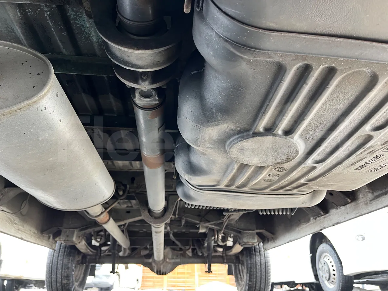 Mercedes-Benz 313 CDI   CDI - Euro3 - 95kW - 5.640mt - central undercarriage photo