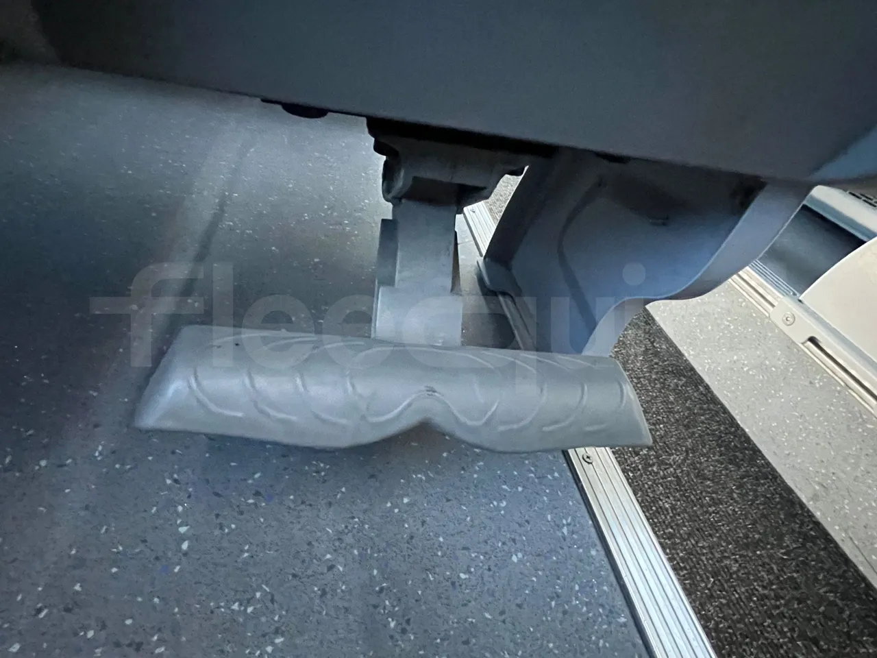 Mercedes-Benz Sprinter 906BB50 - Euro6 - 140kW - 7.361mt - footrest detail photo