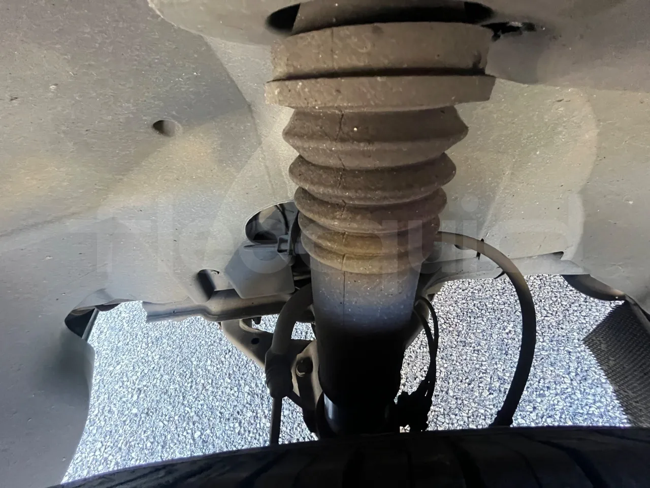 Mercedes-Benz Sprinter 906BB50 - Euro6 - 140kW - 7.361mt - front shock absorbers left