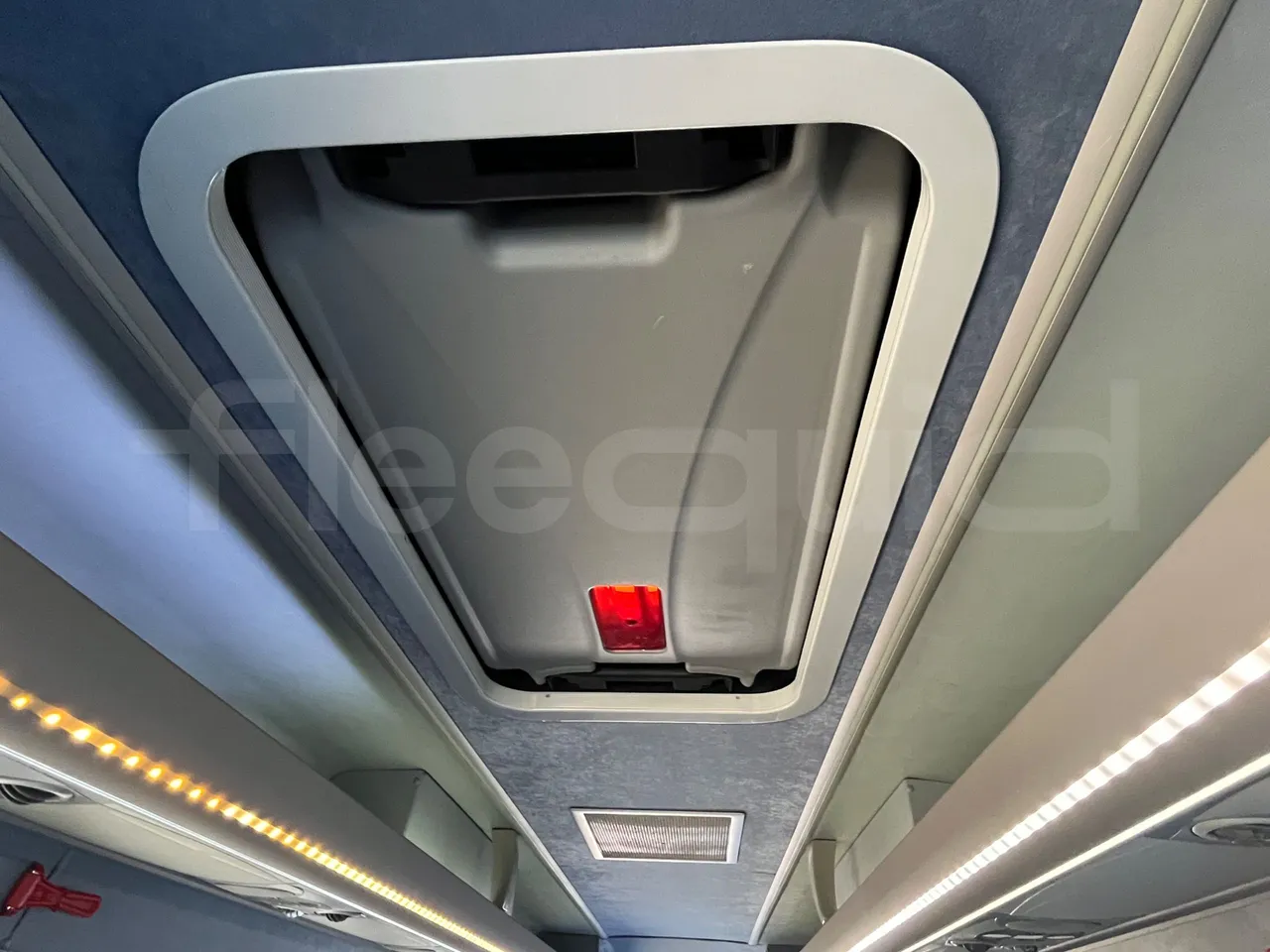 Mercedes-Benz Sprinter 906BB50 - Euro6 - 140kW - 7.361mt - roof hatch 1