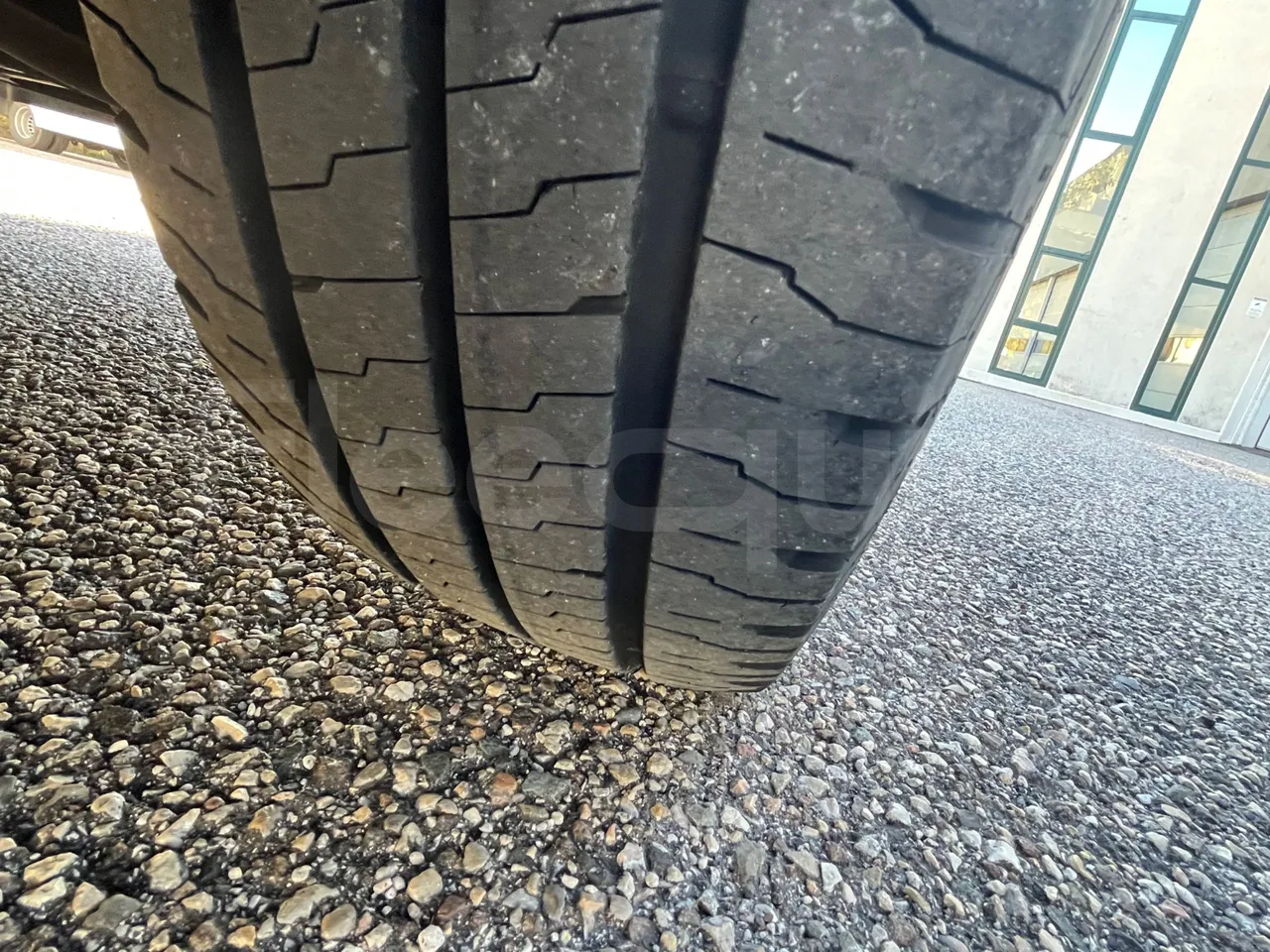 Mercedes-Benz Sprinter 906BB50 - Euro6 - 140kW - 7.361mt - tread condition front tires right