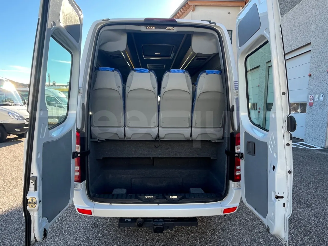 Mercedes-Benz Sprinter 906BB50 - Euro6 - 140kW - 7.361mt - rear hatch open