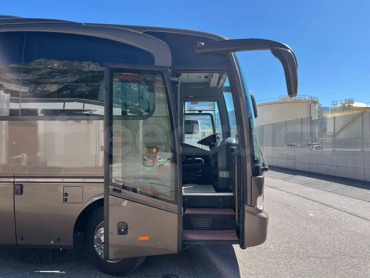Mercedes-Benz Tourino - Front Door Open