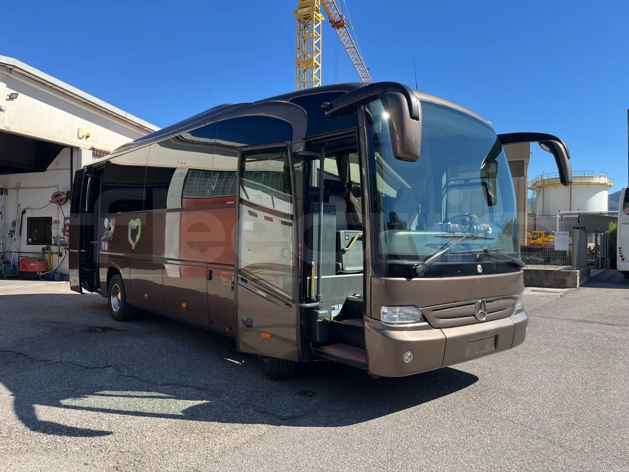 Mercedes-Benz Tourino - 3/4 Front Right Side Doors Open