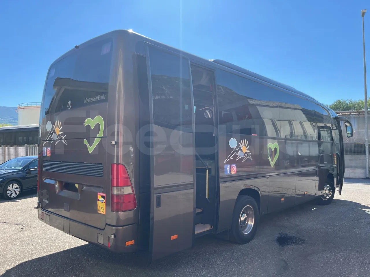 Mercedes-Benz Tourino - 3/4 Rear Right Side Doors Open