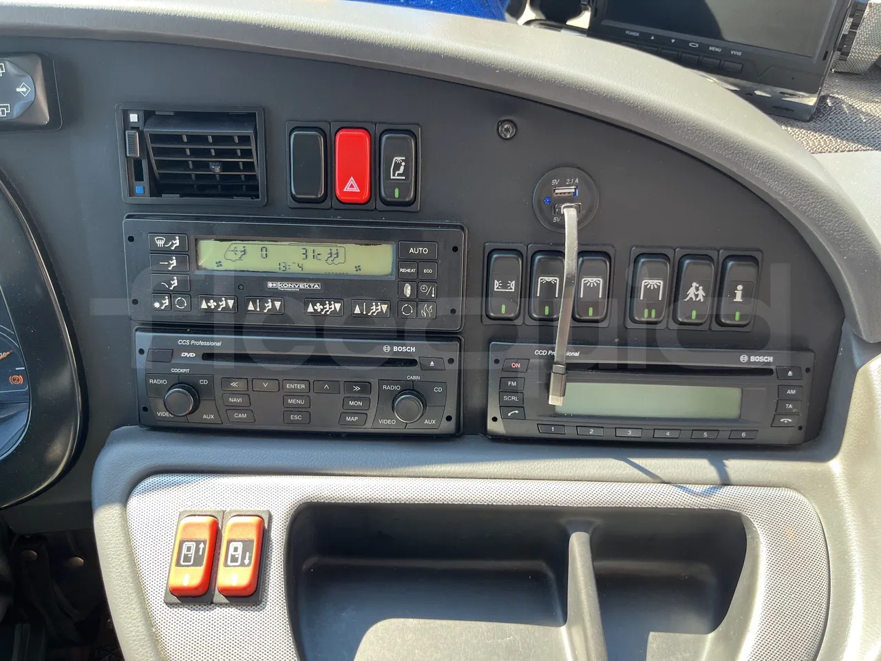 Mercedes-Benz Tourino - Radio