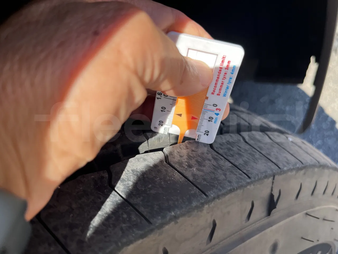 Mercedes-Benz Tourino - First Axle Left Side: Tyre Thickness