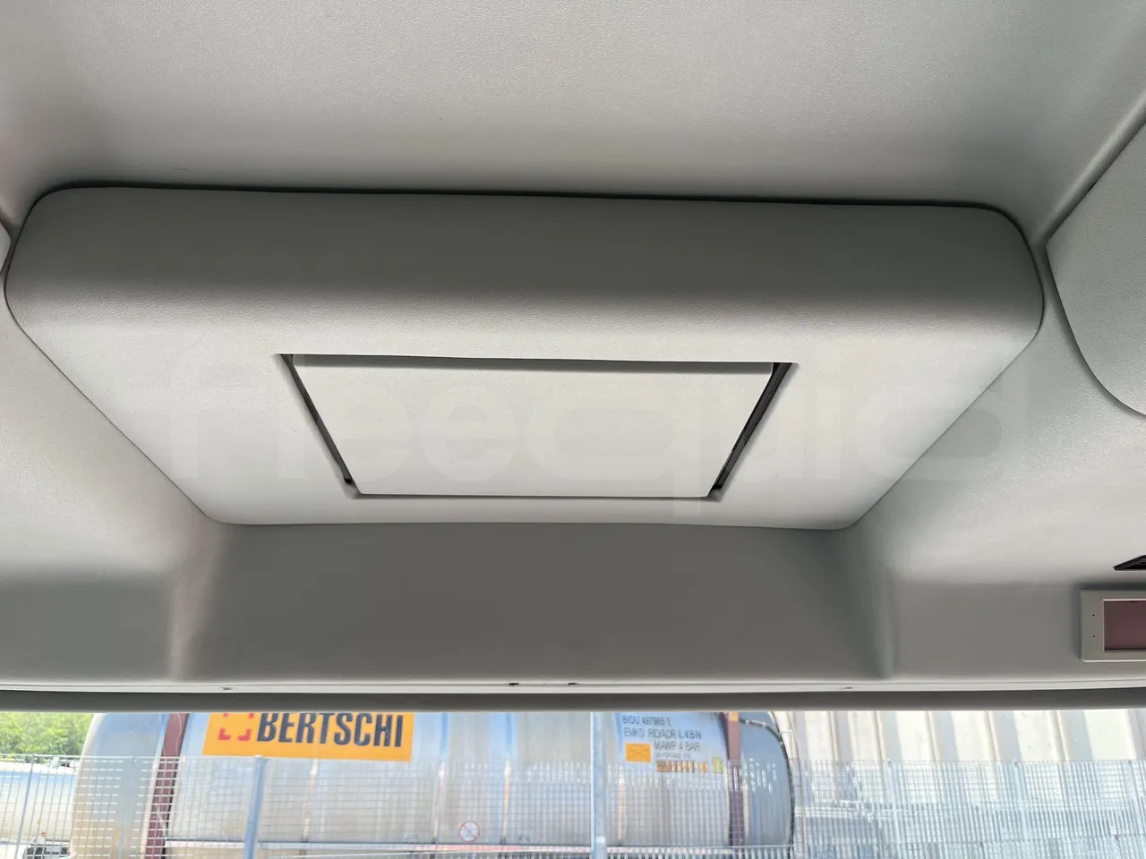 Mercedes-Benz Tourino - Monitor