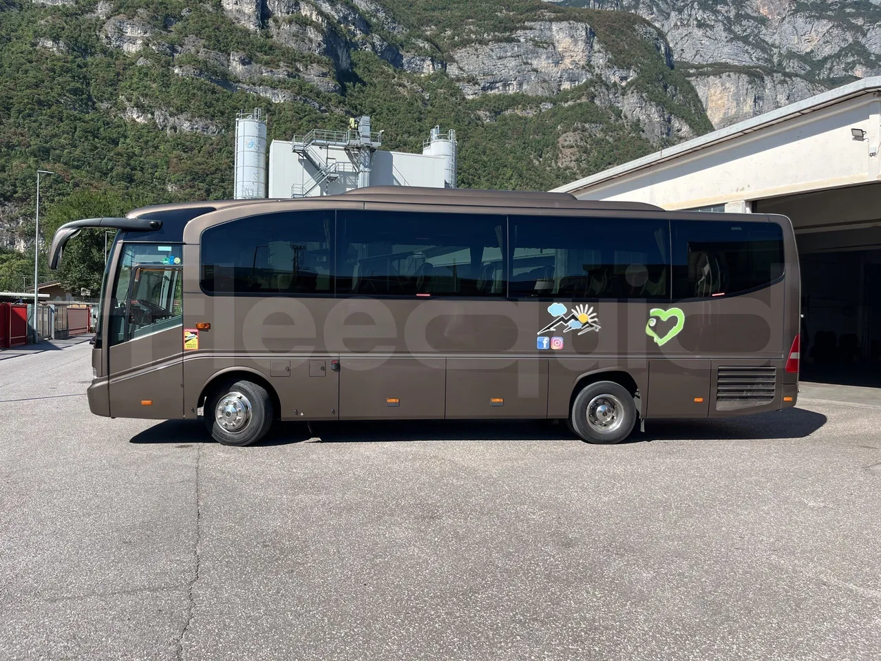 Mercedes-Benz Tourino - Left Side