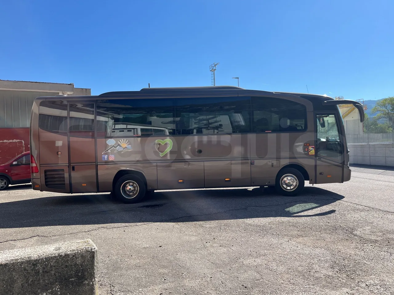 Mercedes-Benz Tourino - Right Side