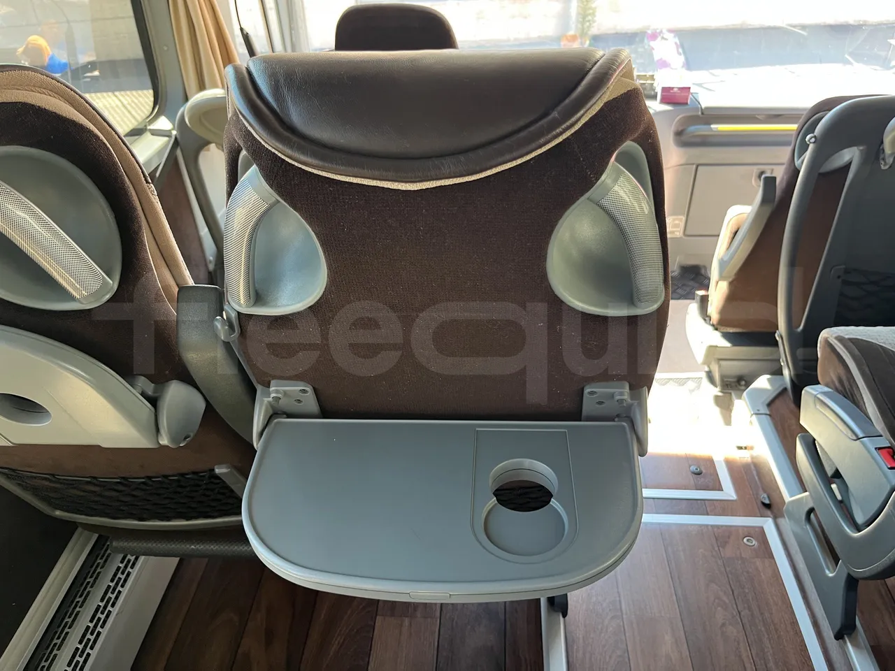 Mercedes-Benz Tourino - Table