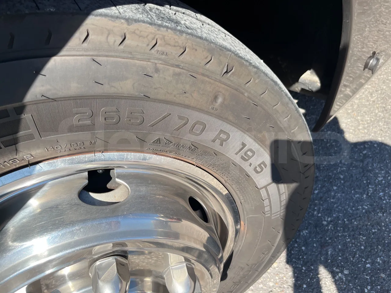Mercedes-Benz Tourino - First Axle Left Side: Tyre Size