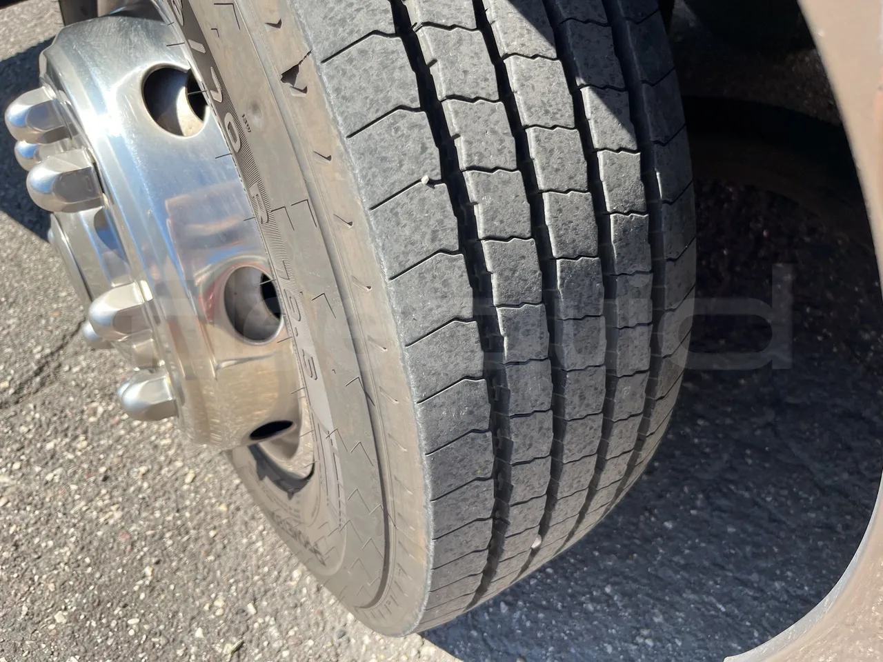 Mercedes-Benz Tourino - First Axle Left Side: Tyre Tread