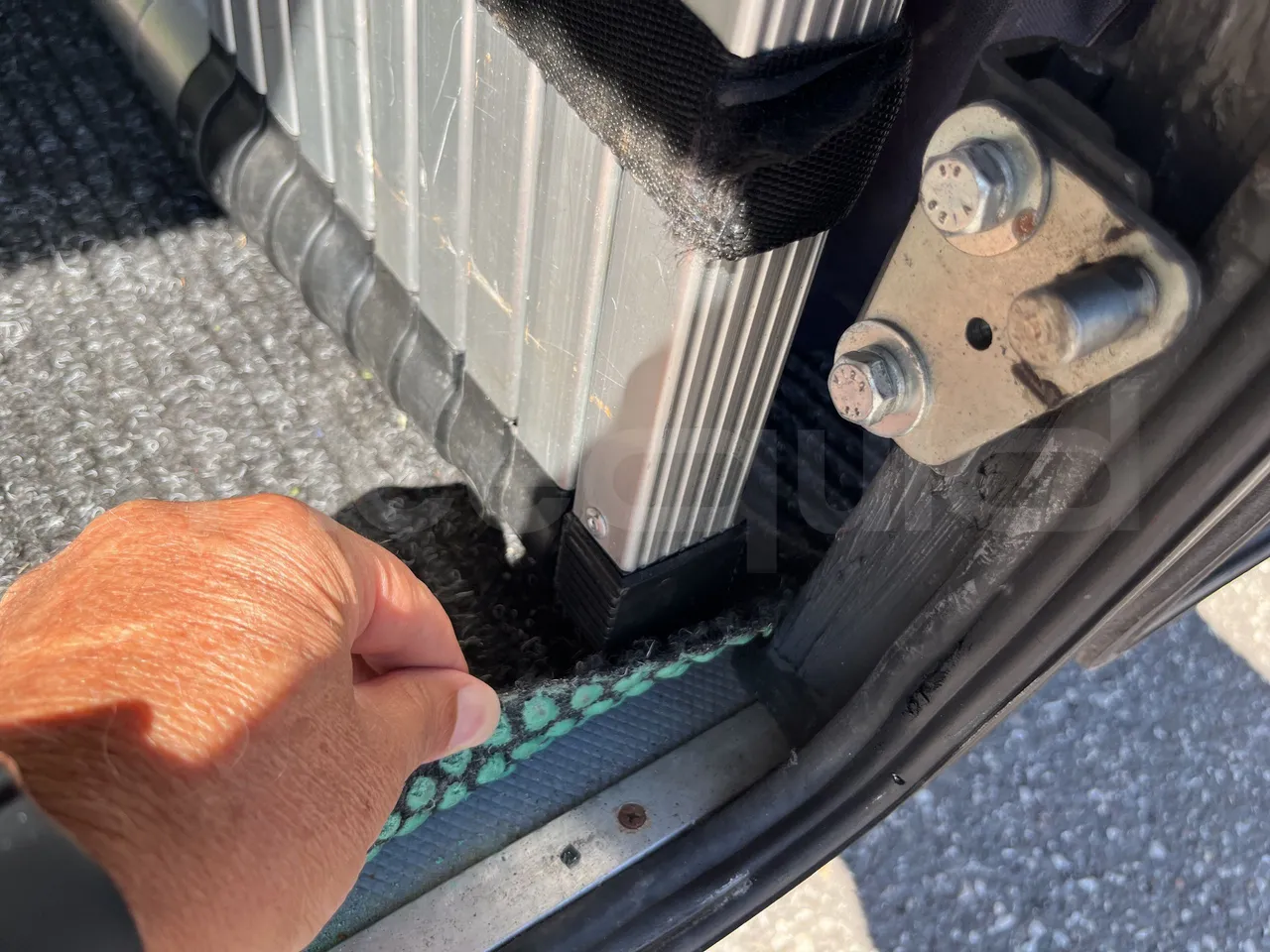 Mercedes-Benz Tourino - Luggage Under Carpet Photo
