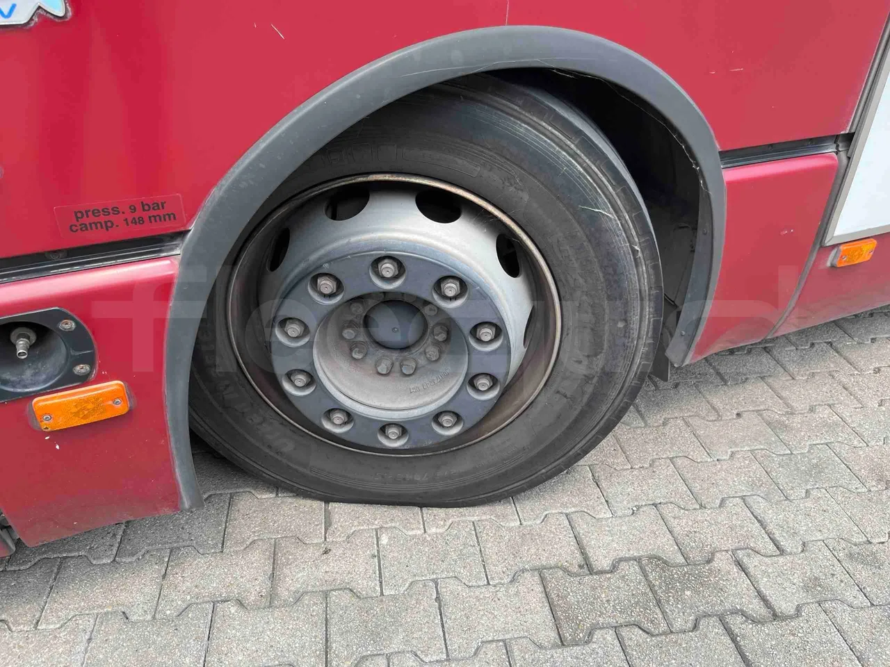 Iveco Citelis - First Axle Left Side: Complete Tyre