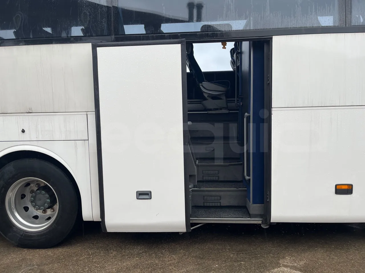 Mercedes-Benz Tourismo 632 01 - Euro6 - 315kW - 12.140mt - front door 2 open