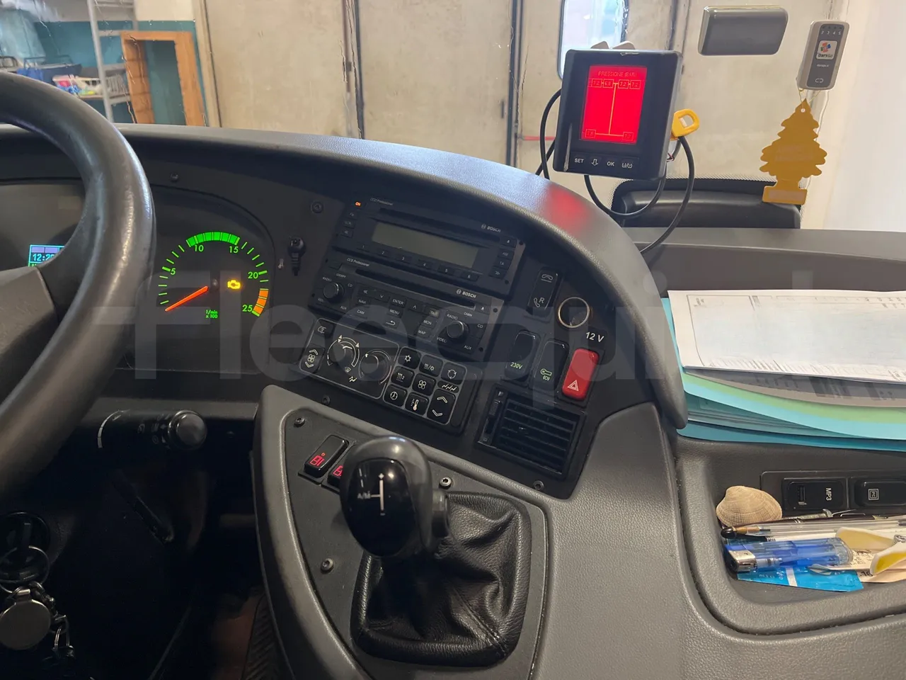 Mercedes-Benz Tourismo 632 01 - Euro6 - 315kW - 12.140mt - radio accessories photo