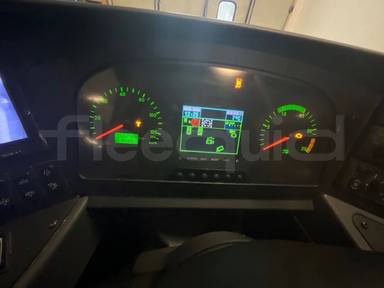 Mercedes-Benz Tourismo 632 01 - Euro6 - 315kW - 12.140mt - dashboard lights on