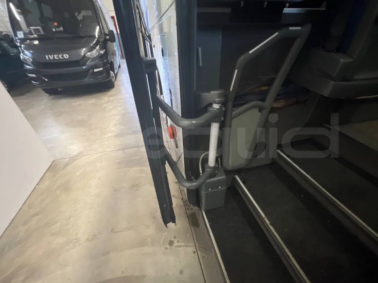 Mercedes-Benz Tourismo 632 01 - Euro6 - 315kW - 12.140mt - door mechanism photo