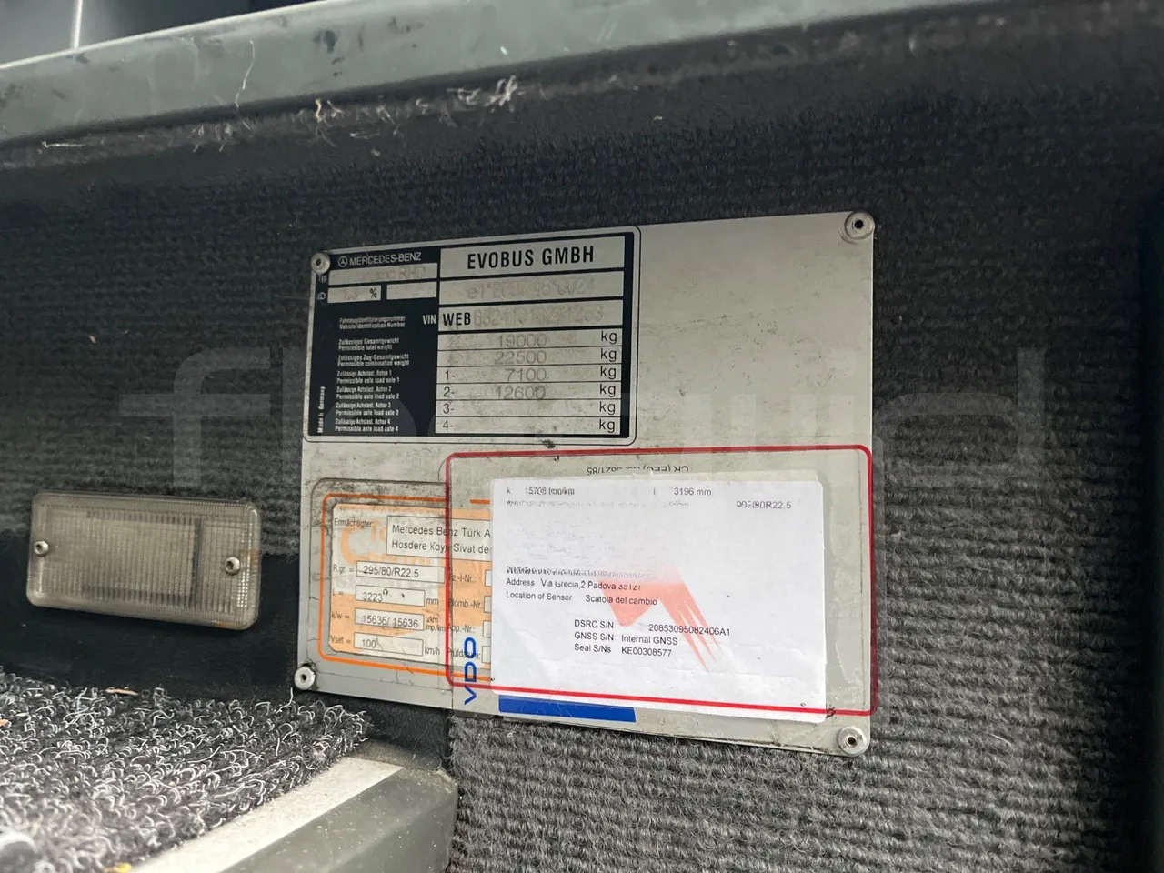 Mercedes-Benz Tourismo 632 01 - Euro6 - 315kW - 12.140mt - vehicle plate photo