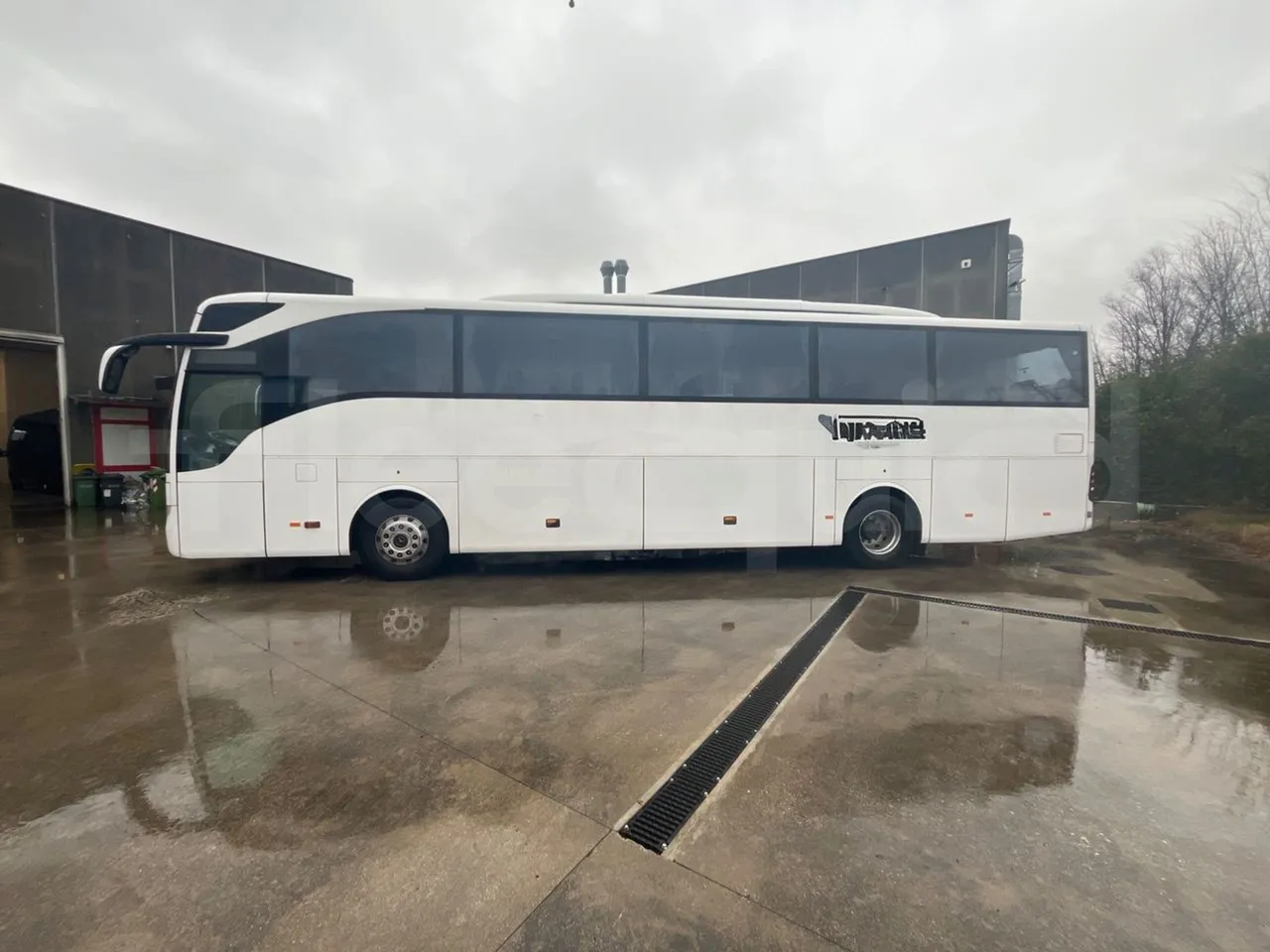 Mercedes-Benz Tourismo 632 01 - Euro6 - 315kW - 12.140mt - left side photo