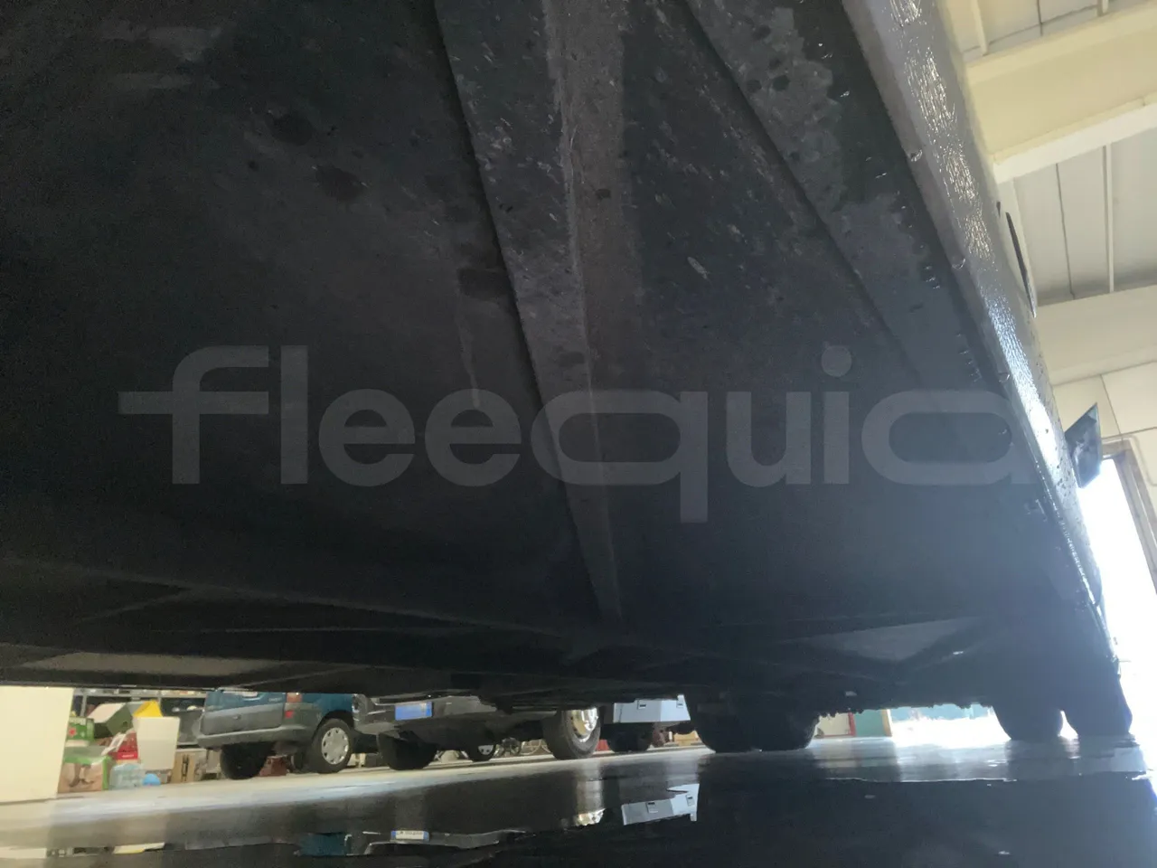 Mercedes-Benz Tourismo 632 01 - Euro6 - 315kW - 12.140mt - central undercarriage photo